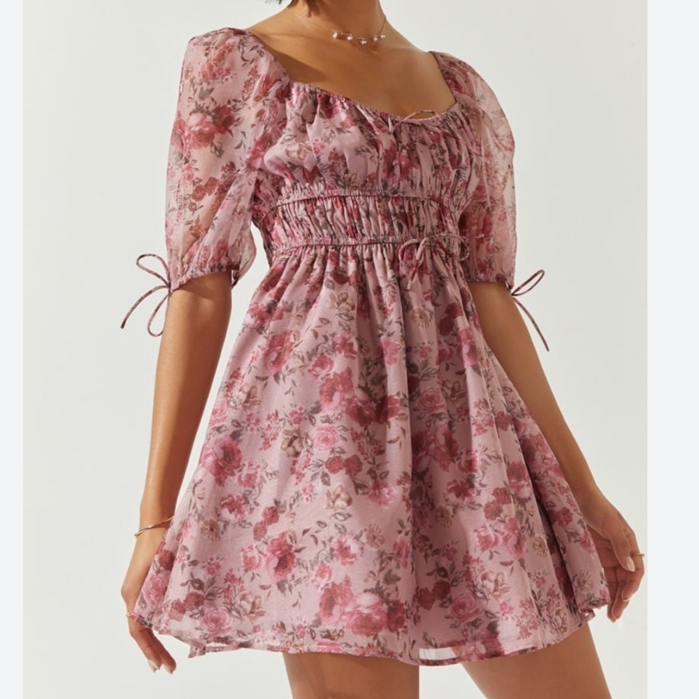 Francesca’s Mi ami Jadey Puff Sleeve Floral Mini Dress